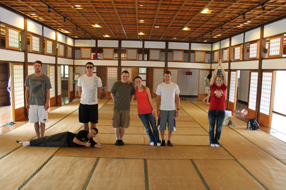 7 students at Beitou Hot Springs forming UNI